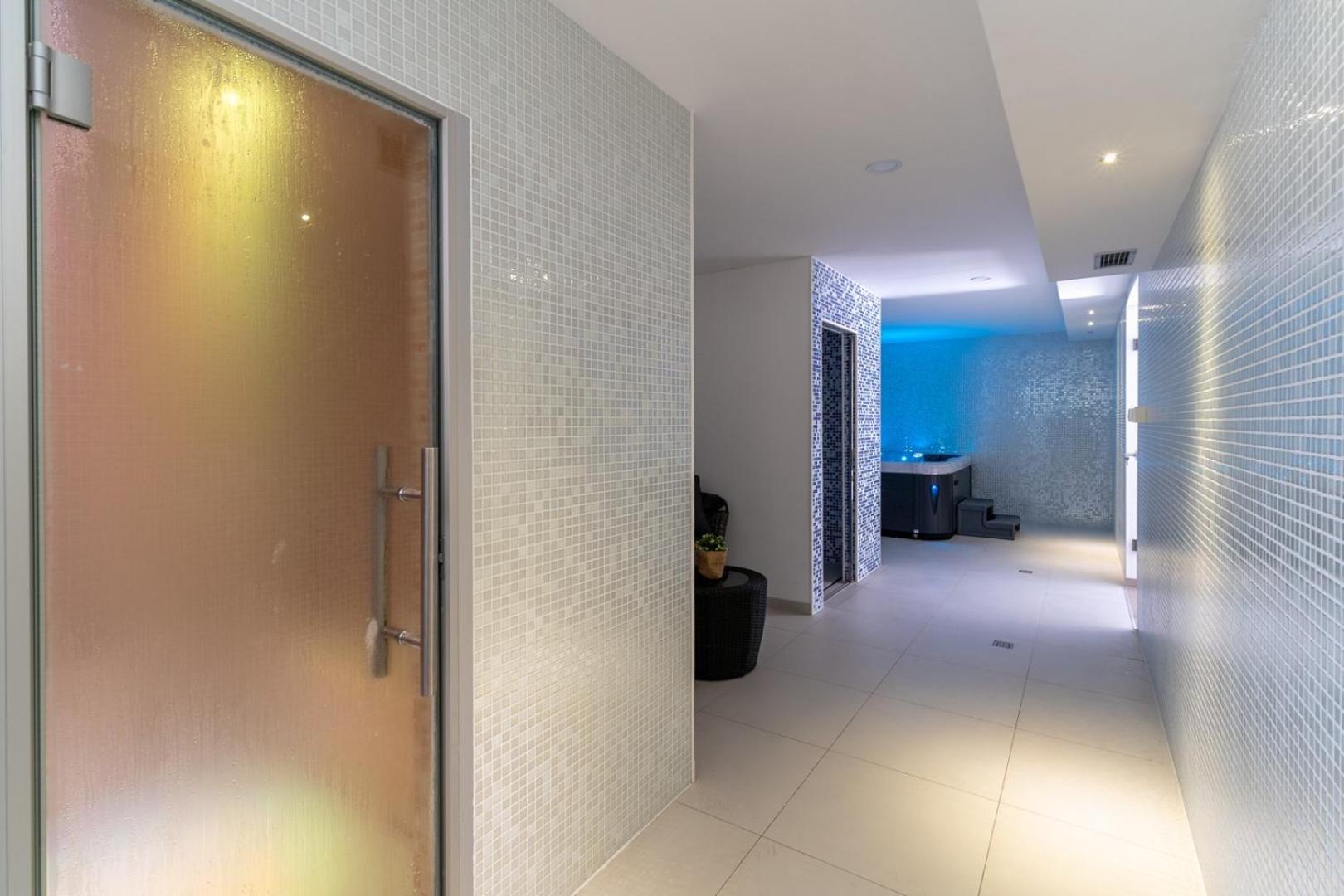 Luxury Villa Lucas With Heated Pool, Whirlpool, Sauna, 14 Pax Podstrana Exterior foto